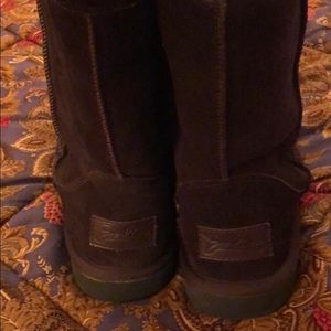 10M Zodiac (“Ugg like”) boots